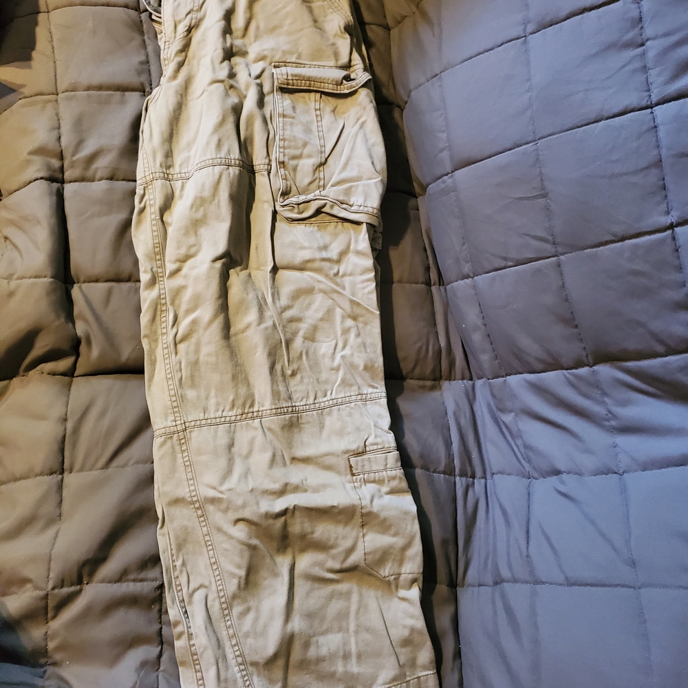 No Boundaries Men's Beige Cargo Pants